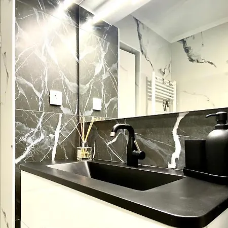 Republique בראשוב